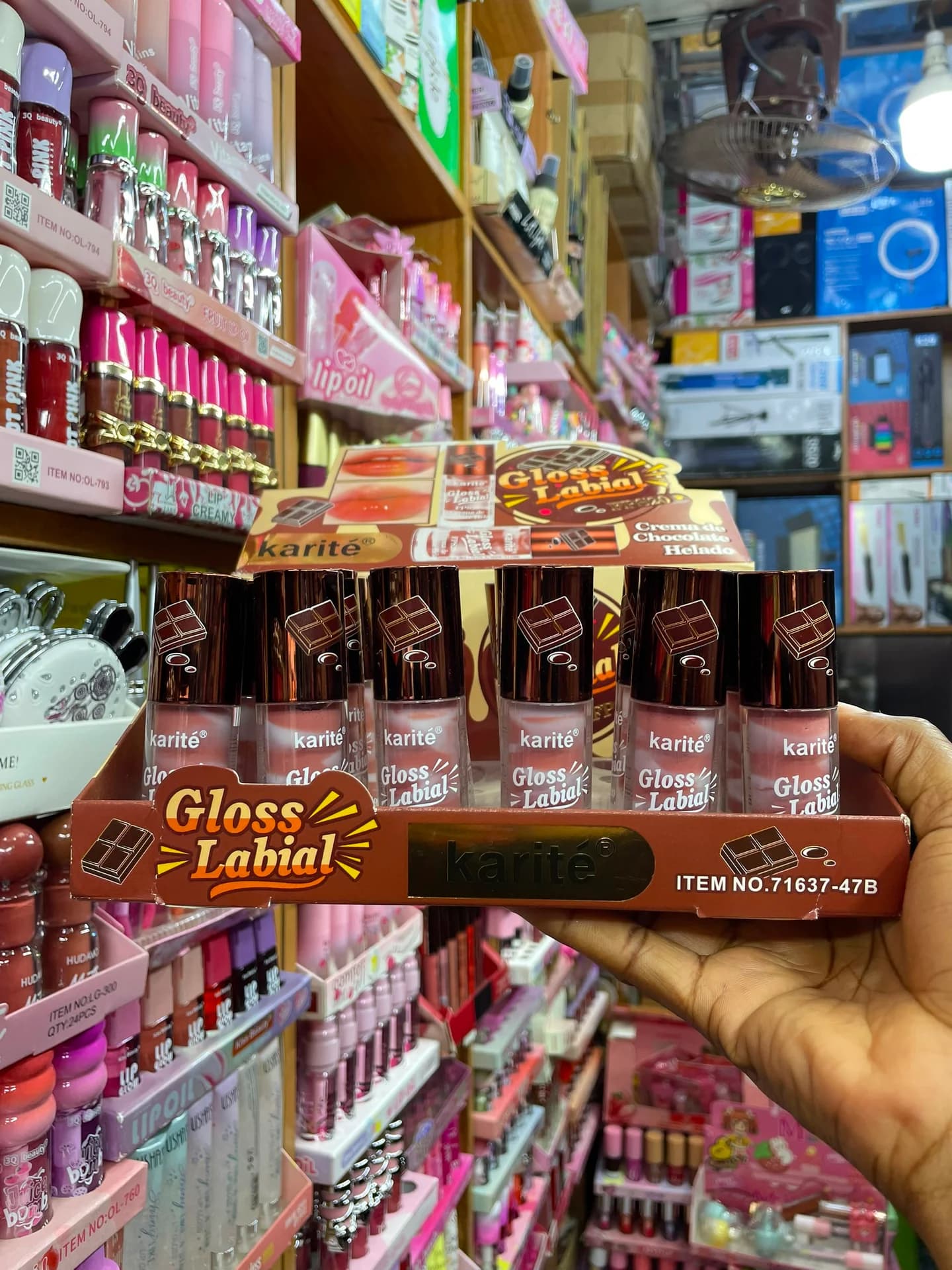 Gloss labia